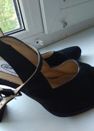 #розвантажуюсь черные босоножки туфли с закрытым носком на завязках на каблуке3 фото