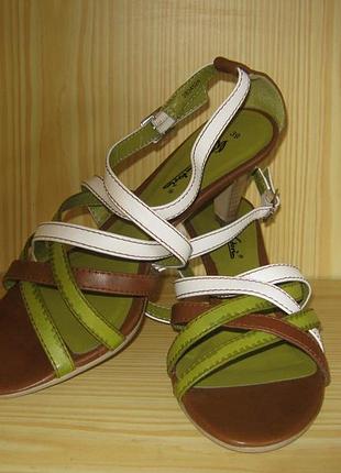 Босоножки  с цветными ремешками"lino venturi", из германии, новые.