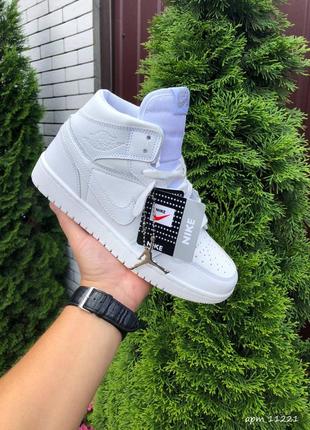 Жіночі кросівки nike air jordan 1 all white / популярні осінні кросівки nike air jordan/ женские спортивные кроссовки найк1 фото