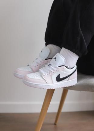 Женские кожаные кроссовки nike air jordan 1 low white/pink#найк7 фото