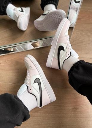 Женские кожаные кроссовки nike air jordan 1 low white/pink#найк10 фото