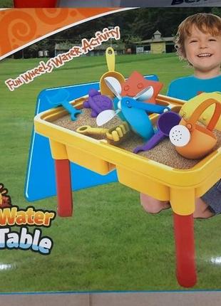 Столик для ігор дитини з піском