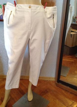 Миленькі, укорочені брючки бренду m&s, р. 56-58