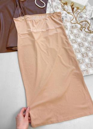 Бежева вечірня сукня міні із розрізом від бедра8 фото