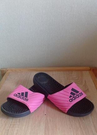 Шльопанці фірми adidas 36 розміру