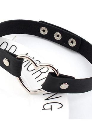 Чокер с сердечком, кожаное колье на шею