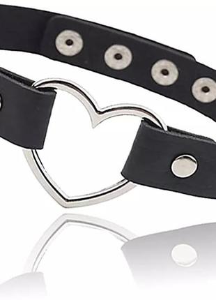 Чокер с сердечком, кожаное колье на шею