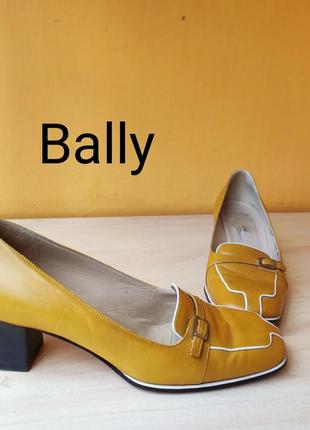 Шкіряні туфлі bally