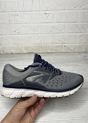 Срочно продам кроссовки беговые brooks