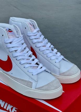 Шкіряні високі кросівки -хайтопи  nike blazer. колір білий з червоним.5 фото