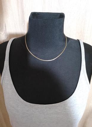 Короткая плоская цепочка в золотом цвете