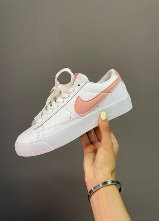 Жіночі шкіряні кросівки nike blazer low white / pink