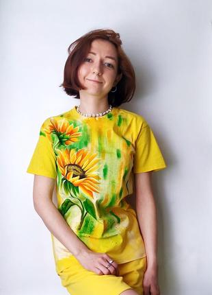 Жіноча жовта футболка із соняшником