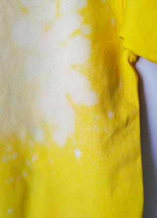 Жіноча жовта футболка із соняшником6 фото