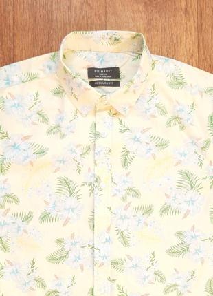 Теніска світло-жовта primark regular (англія) m c блакитними квітами.