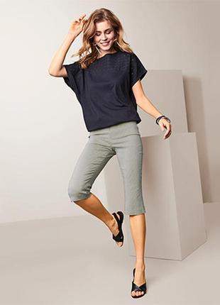 Чудові штани еластичні в смужку 3/4 довжини від tchibo німеччина , розмір наш 46-48 40/42 євро