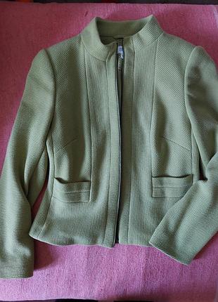 Фірмовий піджак олівкового кольору