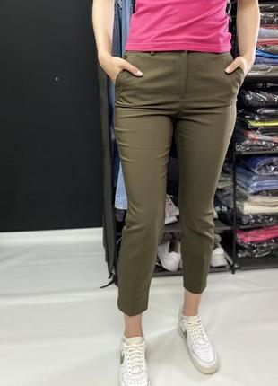 Надзвичайно красиві стильні брюки в оливковому кольорі