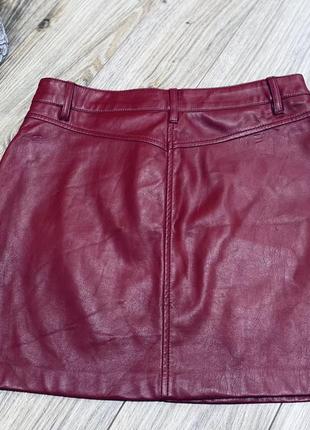 Шкіряна юбка zara з накладними карманами2 фото