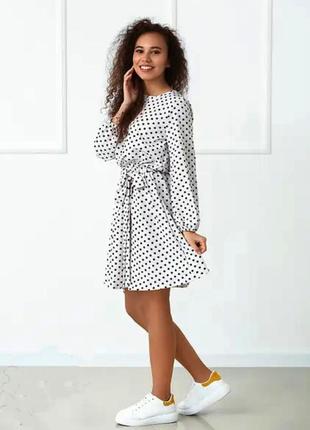 Стильне плаття в горошок