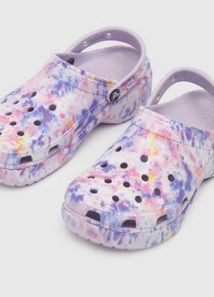 Крокс платформа класік crocs Neo platform tie-dye graphic lavender / multi8 фото