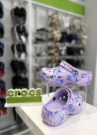 Крокс платформа класік crocs Neo platform tie-dye graphic lavender / multi3 фото