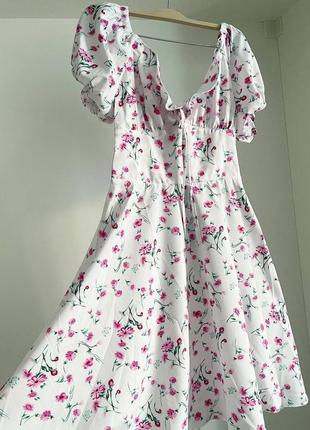 Чудова сукня міні в квіточку