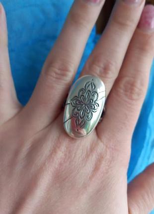 Серебряное   кольцо  без вставок овальной формы 20р4 фото