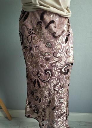 Оксамитова спідниця-модна фішка для розкішних дам.