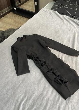 Плаття prettylittlething з вирізами по бокам