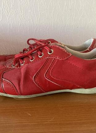 Красные кроссовки geox 36