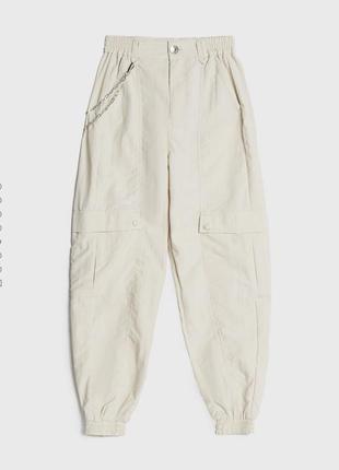 Стильные песочные штаны карго на высокой посадке с цепочкой2 фото