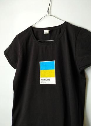 Жіноча чорна футболка pantone ukraine3 фото