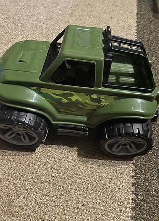 Велика пластикова машинка