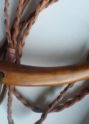 Новый кожаный нюдовый пудровый плетёный пояс ремень с деревянной оригинальной пряжкой10 фото