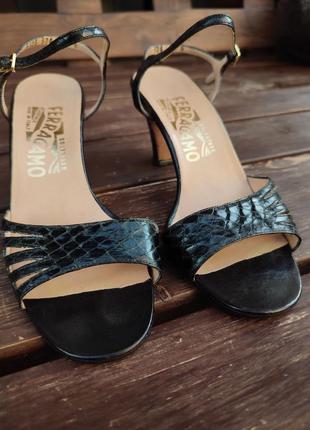 Вінтажні туфлі long salvatore ferragamo зі зміїної шкіри на підборах з ремінцями 1980-х років рідкісні ексклюзив