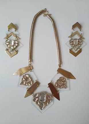 Надзвичайно красивий комплект: кольє та сережки під золото