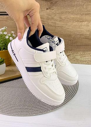 Білі кросівки для хлопчика від том. м