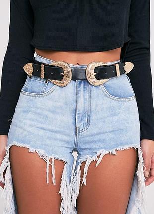 Черный ремень с золотистыми пряжками prettylittlething