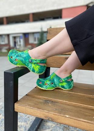 Жіночку сабо шльопанці клоги crocs classic platform hyper tropic, оригінал