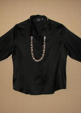 Красива ошатна блуза для модної жінки