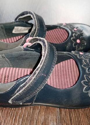 Шкіряні туфлі clarks на дівчинку 26 розмір 16.5 см устілка зі підошвою, що світиться.2 фото