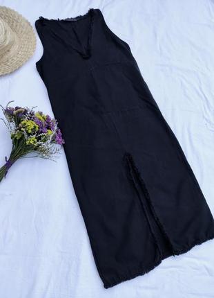 Zara стильне чорне коттоновое сукню , достатню щільне, по горлі і розрізу бахрома
