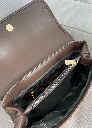 Guess aileen brown розкішна коричнева жіноча брендова сумочка з золотим ланцюжком коричневая шикарная сумка с золотистой цепочкой5 фото