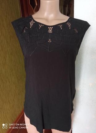 Майка з вишивкою