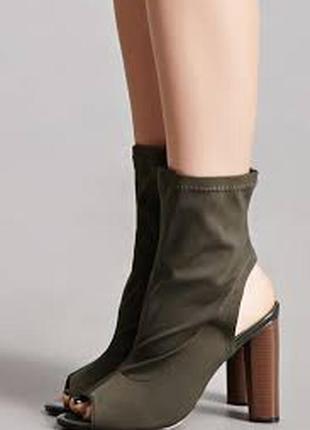 Текстильні черевики з вирізами cutout ankle sock boots2 фото