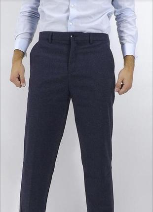 Класичні строгі офісні ділові чоловічі штани темно сині1 фото
