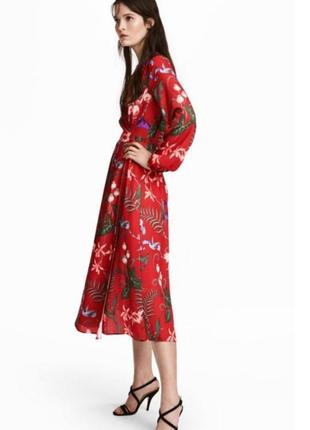 Стильное красное платье халат h&m на запах в цветочный принт.