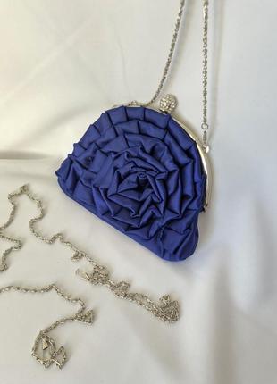 Театральная сумочка атлас синяя роза с цепочкой синяя3 фото