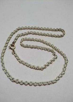 Ланцюжок покрита білою емаллю. довжина 45 см